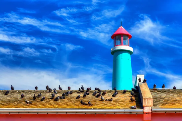 Faro contra el cielo azul —  Fotos de Stock