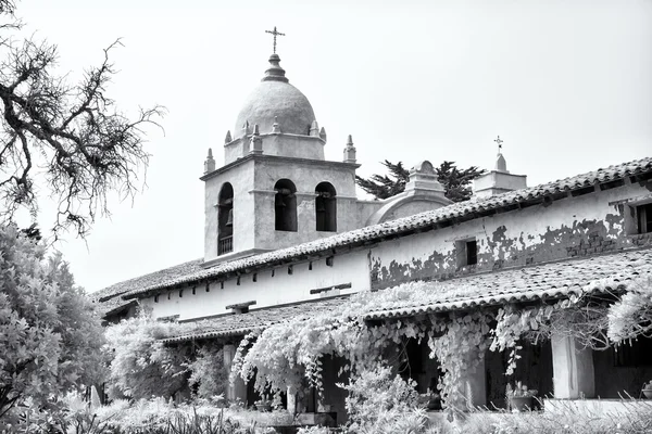 Facade of the chapel Mission San Carlos Borromeo de Carmelo — Stock Photo, Image