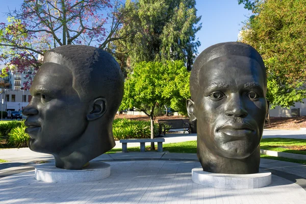 Jackie and Mack Robinson Statue — Stock Photo, Image