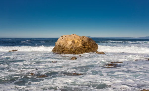 Olas de ensueño que vienen Ashore — Foto de Stock