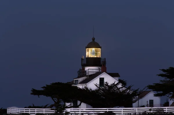 Point Pinos Leuchtturm nach Einbruch der Dunkelheit — Stockfoto