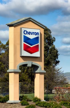 Chevron benzin istasyonu işareti