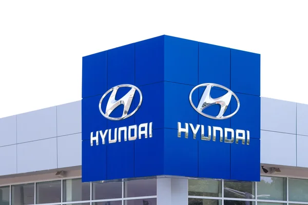 Hyundai autombile a márkakereskedés jele — Stock Fotó