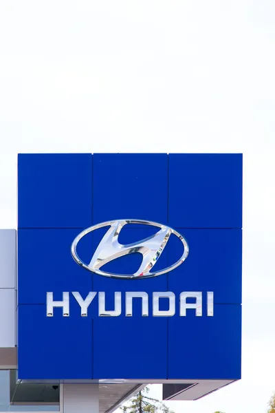 Hyundai Automobile Dealership Sign — стоковое фото