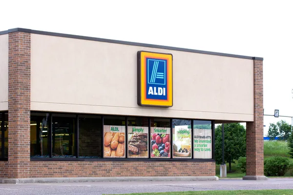 Aldi szupermarket külseje — Stock Fotó