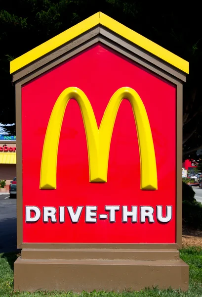 Mcdonald 's drive-through sign — Stockfoto