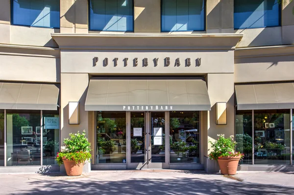 Pottery Barn Exterior — Stock Photo, Image