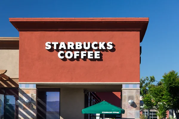 Вывеска Starbucks Coffee shop — стоковое фото
