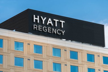 BLOOMINGTON, MN, ABD - 13 Haziran 2022: Hyatt Regency Oteli dış ve ticari marka logosu