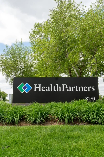 Bloomington Usa 2022年6月13日 Healthpartners社本社の入り口と商標ロゴ — ストック写真