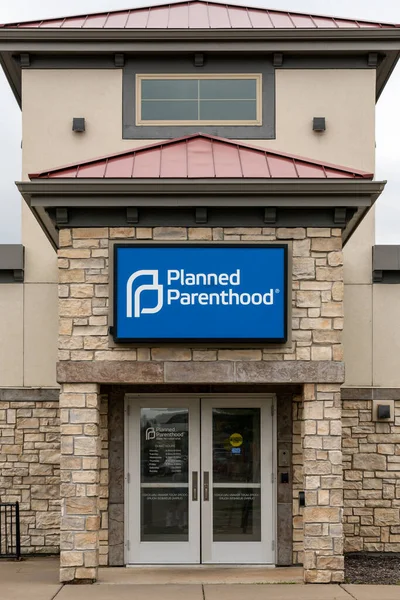 Minneapolis Estados Unidos Junio 2022 Exterior Clínica Planned Parenthood Logotipo —  Fotos de Stock