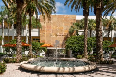 CORAL Gables, FL, ABD - 2 Temmuz 2022: Solomon O. Merrick Binası Miami Üniversitesi kampüsü.