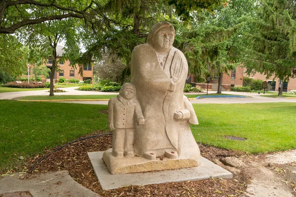 Morris Usa July 2022 Grandmother Water Woman Sculpture Campus University — Fotografia de Stock