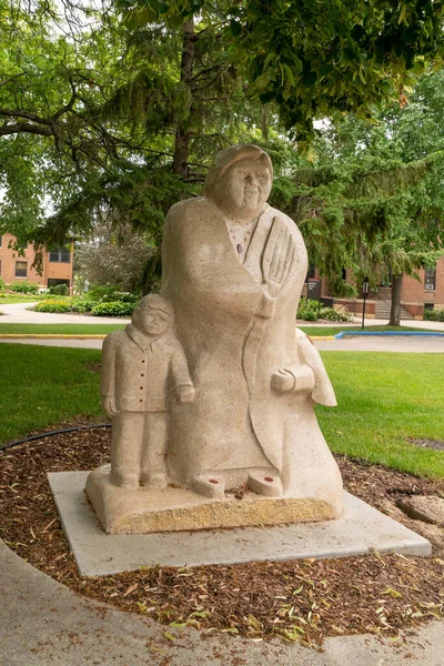 Morris Usa July 2022 Grandmother Water Woman Sculpture Campus University — Foto de Stock