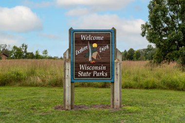 RIVER FALLS, WI, USA - AUGUST 20, 2022: Wisconsin State Park welcome sign and trademark logo.