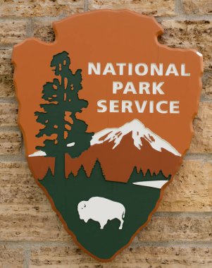 STILLWATER, MN, ABD - 10 Eylül 2022: Ulusal Park Hizmet İşareti ve Markası Logosu