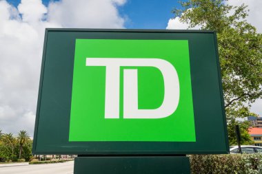 Fort Lauderdale, FL, ABD - 5 Temmuz 2022: TD Ameritrade dış tabela ve ticari marka logosu.