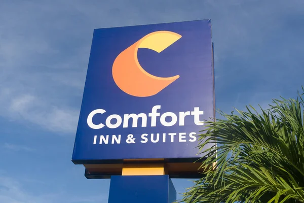 Fort Myers Usa Lipiec 2022 Logo Motelu Comfort Suites Zewnątrz — Zdjęcie stockowe