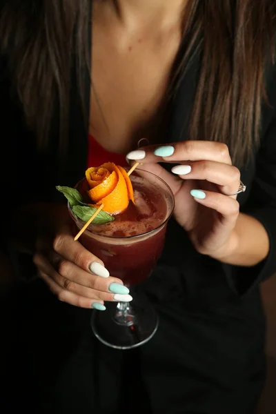 Woman Holding Cocktail Her Hands Restaurant Cocktail Close — Stock Photo, Image