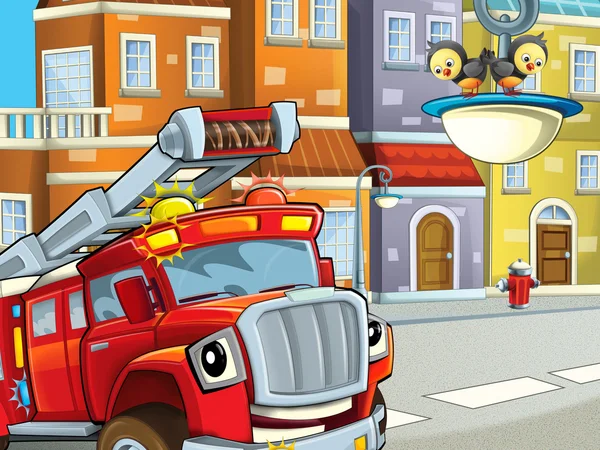 De rode brandweerwagen op de straten - kijkend naar het publiek publiek — Stockfoto