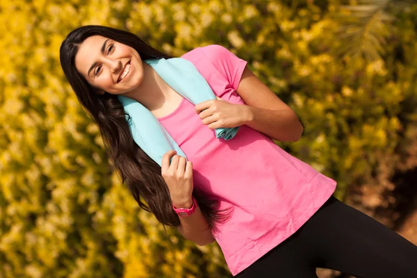 Deporte mujer disfrutando después de sesión de fitness — Foto de Stock