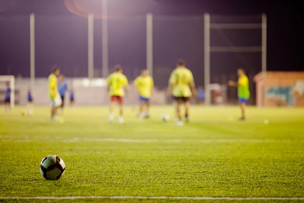 Jogo de futebol durante o treinamento — Fotografia de Stock