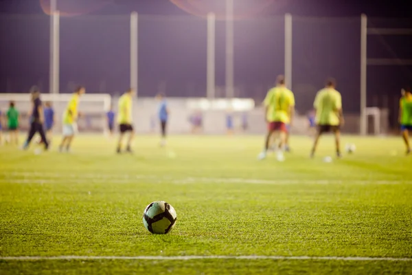 Jogo de futebol durante o treinamento — Fotografia de Stock