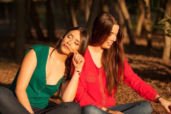 Young girlfriends playing on a park — Stock Photo, Image