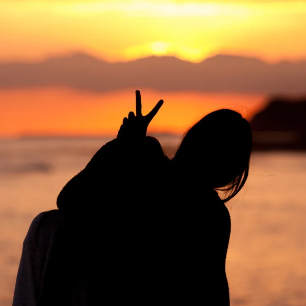 Junge Frau paar Silhouette Hase — Stockfoto