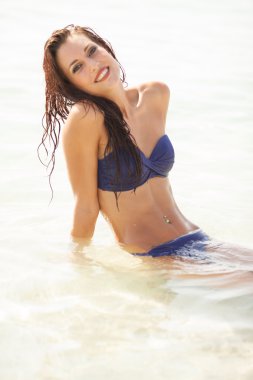 seksi güzel model döşeme. Kıyıda eğleniyor