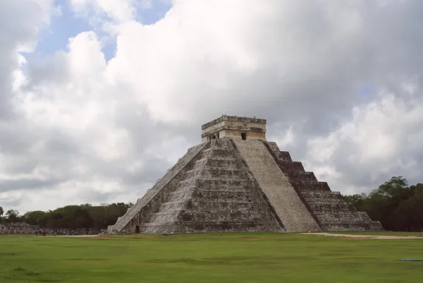 Maya Pyramid in Chichen Itza Yucatán, Mexico