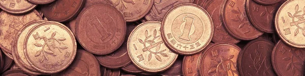 Powierzchnia Japońskich Monet Jenów Wyrwał Pieniądze Obiegu Zbliżenie Czerwony Sztandar — Zdjęcie stockowe