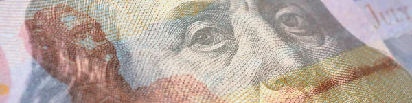 ロシアとアメリカの紙幣の断片が閉鎖された ルーブルとドル 5000ルーブルの紙幣と100ドルの紙幣 為替レートについてのバナー 経済と金融のニュース マクロ ストック写真