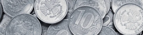 러시아 동전들 루블짜리 동전으로 만들어 보라색 그리고 러시아의 중앙은행이라는 주제에 — 스톡 사진