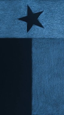 Teksas bayrağı. Koyu vatansever yapılı arka plan. Cep telefonu duvar kağıdı. Amerikan devletlerinden birinin sembolü. Ters Tek Yıldız Eyaleti. Mavi renkli dikey arkaplan