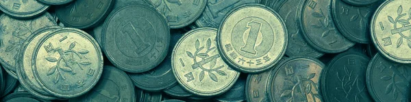 Powierzchnia Japońskich Monet Jenów Wyrwał Pieniądze Obiegu Zbliżenie Zielony Sztandar — Zdjęcie stockowe