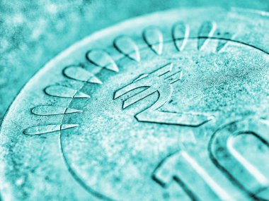 Çevirisi: Rupi. 10 rupi 'lik Hint parası. Üzerinde ulusal para birimi işareti var. Turkuaz renkli arka plan Hindistan ekonomisi veya finans hakkında. Makro