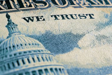 Amerikan kağıt parası. Capitol 'ü gösteren 50 dolarlık banknotun bir parçası. ABD banknotları yakın plan. Mavi renkli çizimler. Kamu borcu ve Amerikan doları. Tahviller ve hazineler. Makro