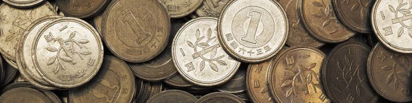 Powierzchnia Japońskich Monet Jenów Wyrwał Pieniądze Obiegu Zbliżenie Żółty Sztandar — Zdjęcie stockowe