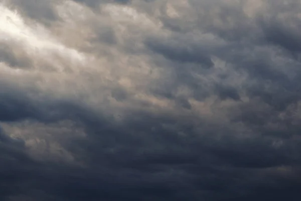 Nubes Pesadas Color Gris Oscuro Cielo Antes Una Tormenta Eléctrica — Foto de Stock