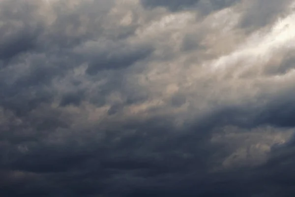 Nubes Pesadas Color Gris Oscuro Cielo Antes Una Tormenta Eléctrica — Foto de Stock
