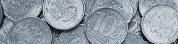 Superficie Muchas Monedas Rusas Rublo Bandera Ligera Sobre Tema Economía — Foto de Stock
