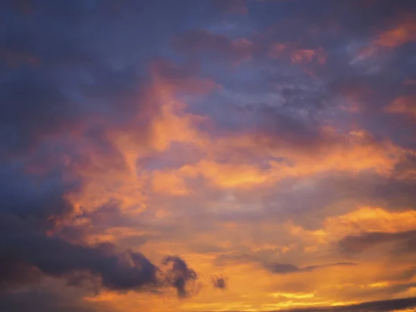 Хмарне Небо Заході Сонця Темно Фіолетово Жовтий Природний Фон Або — стокове фото