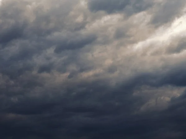 Темно Сірі Важкі Хмари Небі Перед Грозою Драматичний Ефектний Фон — стокове фото