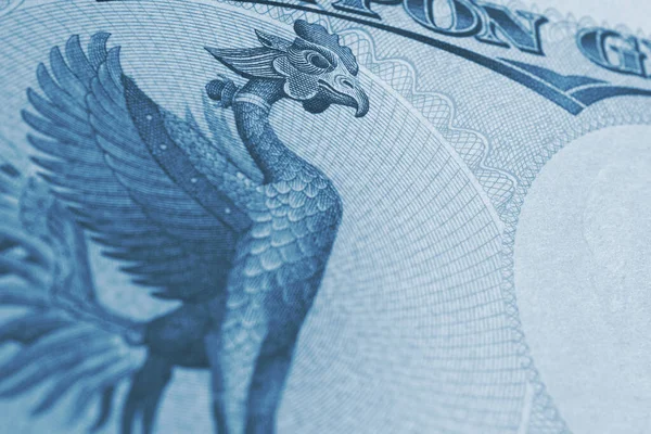1万円札の欠片 フェニックス鳥の背景とその右側にスペースをコピーします マネー 銀行業 日本経済を背景に 青色に染まりました マクロ — ストック写真