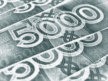 Rus banknotları 5000 ruble yakın plan. Değer figürüne odaklı bir banknot parçası. Siyah ve gri para ters çizim. Banka ekonomisi ve Rusya para birimi. Makro