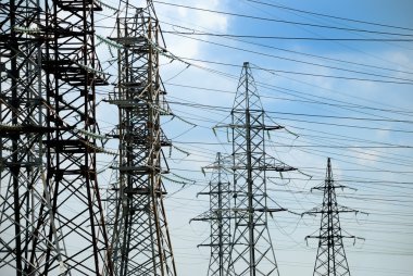 Yüksek voltajlı elektrik hatları için kuleleri seti