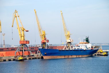 Kargo gemisi yükleme ile bağlantı noktası
