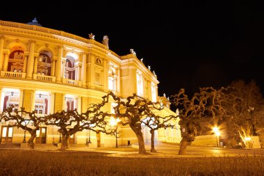 Odessa 'daki opera binasının gece manzarası