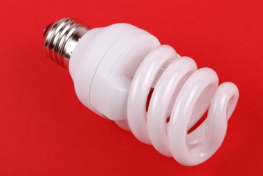 enerji tasarruflu ampul üzerinde kırmızı